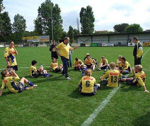 Voetbalclubs interculturaliseren. Participatieproject Antwerp City Pirates. 